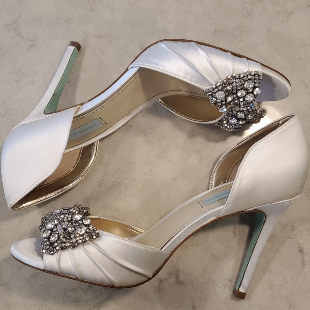 Shoes - Picture 2 of 8
